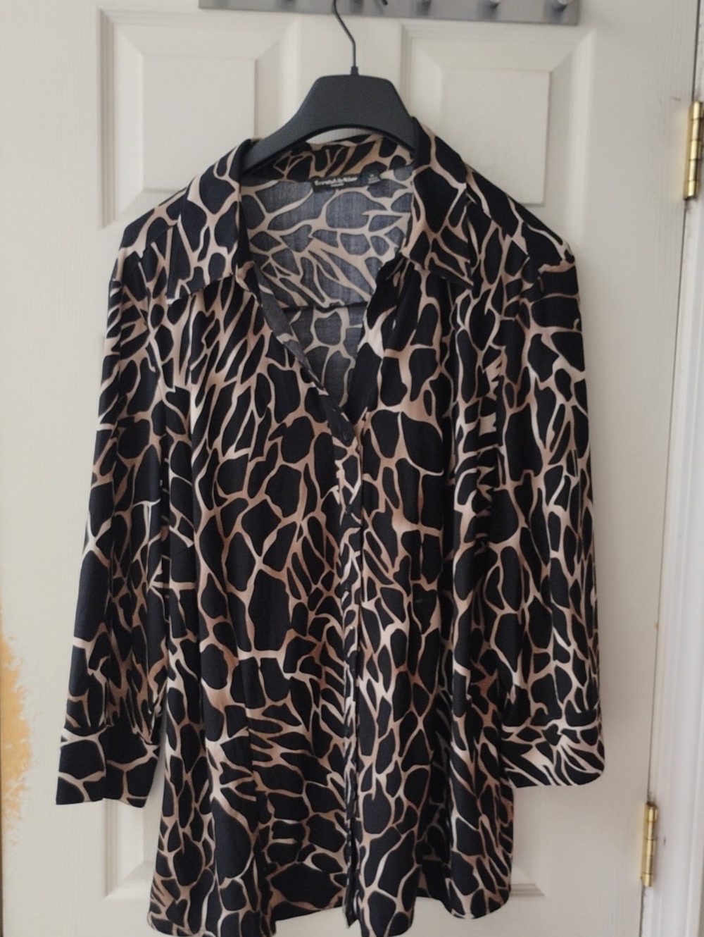 Essentials by Milano Black and Tan Giraffe-Print Button-Down Blouse